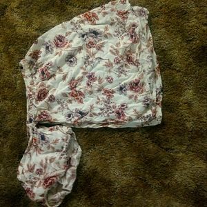 American Eagle Outfitters Floral off shoulder crop